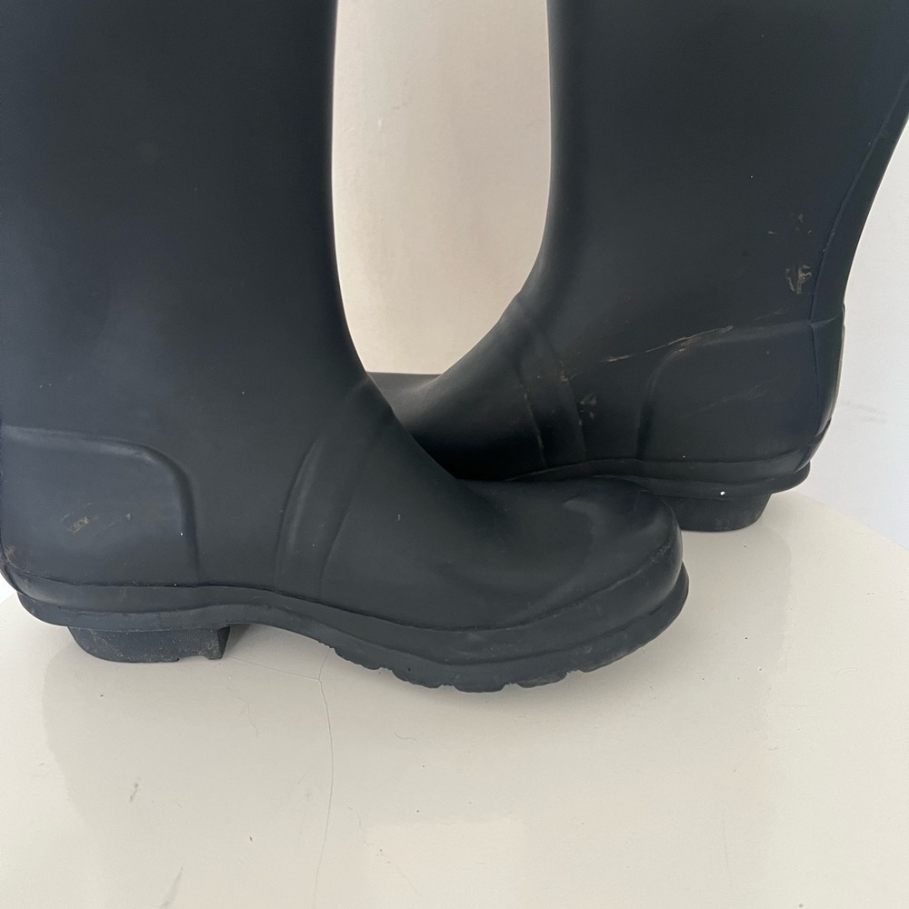 Kids navy blue hunter rain boots. Size 2/3. Good condition. - Picture 6 of 6